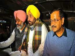 पंजाब जीतने के लिए केजरीवाल ने चले कई चाल पंजाब जीतने के लिए केजरीवाल ने चले कई चाल