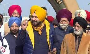 करतारपुर साहिब पहुंचे कांग्रेस नेता नवजोत सिंह सिद्धू, पीएम इमरान को बताया बड़ा भाई करतारपुर साहिब पहुंचे कांग्रेस नेता नवजोत सिंह सिद्धू, पीएम इमरान को बताया बड़ा भाई