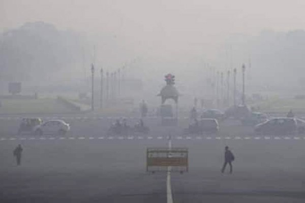 अबतक नहीं थमा सांसों पर संकट पराली का असर कम होने पर भी दमघोंटू है दिल्ली की हवा अबतक नहीं थमा सांसों पर संकट पराली का असर कम होने पर भी दमघोंटू है दिल्ली की हवा