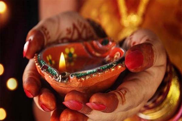 दीपावली की सुबह करें इस खास विधि से पूजन दीपावली की सुबह करें इस खास विधि से पूजन