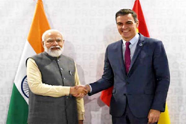 पीएम मोदी ने स्पेन को रक्षा सहित अन्य क्षेत्रों में भारत में निवेश के लिए दिया न्यौता पीएम मोदी ने स्पेन को रक्षा सहित अन्य क्षेत्रों में भारत में निवेश के लिए दिया न्यौता