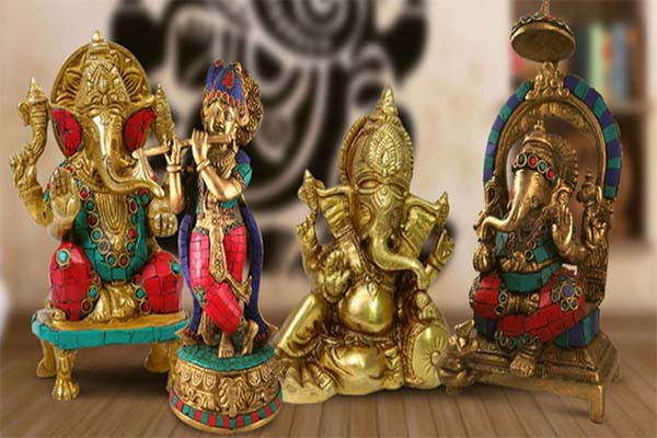 घर में मूर्तियां रखने से पहले जान लें ये परंपरा घर में मूर्तियां रखने से पहले जान लें ये परंपरा