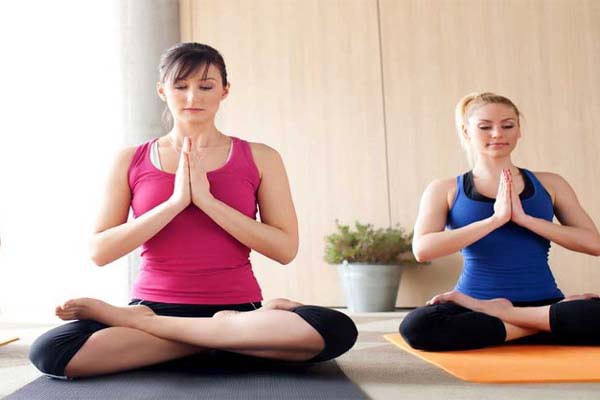 योग से रहेंगी स्वस्थ और आकर्षक योग से रहेंगी स्वस्थ और आकर्षक