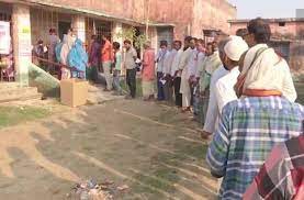 लोकसभा की तीन और 13 राज्यों की 29 विधानसभा सीटों पर उपचुनाव के लिए मतदान लोकसभा की तीन और 13 राज्यों की 29 विधानसभा सीटों पर उपचुनाव के लिए मतदान