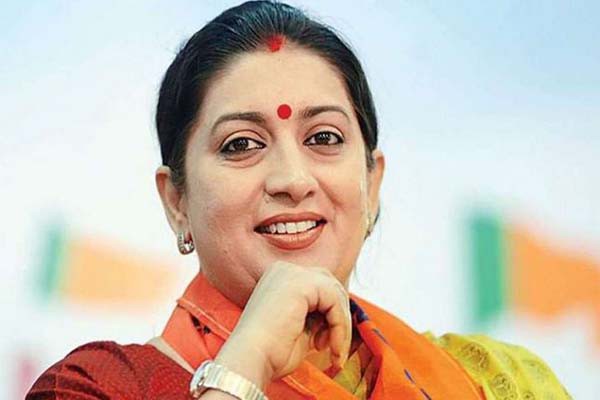 स्मृति ईरानी ने प्रियंका गांधी के नारे का उड़ाया मजाक स्मृति ईरानी ने प्रियंका गांधी के नारे का उड़ाया मजाक