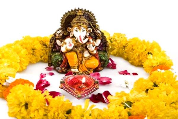 शुभ कार्यों में होता है पीले रंग का उपयोग शुभ कार्यों में होता है पीले रंग का उपयोग