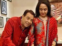 हेमा मालिनी ने मनाया 73वां जन्मदिन, बर्थडे सेलिब्रेशन में अभिनेत्री से मैच करते कपड़ों में पहुंचे धर्मेन्द्र हेमा मालिनी ने मनाया 73वां जन्मदिन, बर्थडे सेलिब्रेशन में अभिनेत्री से मैच करते कपड़ों में पहुंचे धर्मेन्द्र