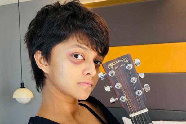 योहानी 'मनिके मागे हिते' का गाएंगी हिंदी वर्जन -जल्दी ही बॉलीवुड में सिंगिंग डेब्यू करने जा रहीं हैं योहानी योहानी 'मनिके मागे हिते' का गाएंगी हिंदी वर्जन -जल्दी ही बॉलीवुड में सिंगिंग डेब्यू करने जा रहीं हैं योहानी