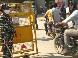 किसान नेताओं और पुलिस के बीच बैठक के बाद दिल्ली - हरियाणा सड़क का एक हिस्सा खुला किसान नेताओं और पुलिस के बीच बैठक के बाद दिल्ली - हरियाणा सड़क का एक हिस्सा खुला