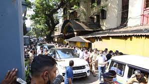 'मन्नत' और आर्थर रोड जेल के बाहर भीड़ में चोरों ने मोबाइल फोन पर किये हाथ साफ 'मन्नत' और आर्थर रोड जेल के बाहर भीड़ में चोरों ने मोबाइल फोन पर किये हाथ साफ