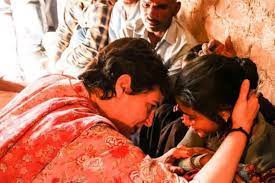 प्रियंका गांधी बोलीं- बुंदेलखंड में किसानों के हालात खराब, कांग्रेस सत्ता में आई तो माफ होंगे किसानों के कर्जे प्रियंका गांधी बोलीं- बुंदेलखंड में किसानों के हालात खराब, कांग्रेस सत्ता में आई तो माफ होंगे किसानों के कर्जे