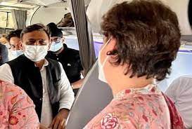 दिल्ली से लखनऊ आ रही फ्लाइट में प्रियंका गांधी वाड्रा और अखिलेश का हुआ आमना-सामना दिल्ली से लखनऊ आ रही फ्लाइट में प्रियंका गांधी वाड्रा और अखिलेश का हुआ आमना-सामना