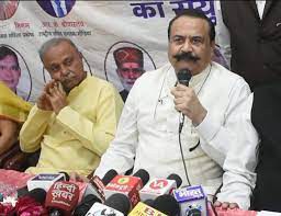भारतीय राजनीति में एक और राजनैतिक गठबंधन का उदय, राष्ट्रवादी विकास पार्टी ने विभिन्न राजनीतिक दलों के साथ बनाया राष्ट्रवादी मोर्चा देश में महंगाई एवं बेरोजगारी चरम पर, भ्रष्टाचार का बोलबाला, कानून व्यवस्था ध्वस्तः डॉ. अनूप कुमार श्रीवास्तव भारतीय राजनीति में एक और राजनैतिक गठबंधन का उदय, राष्ट्रवादी विकास पार्टी ने विभिन्न राजनीतिक दलों के साथ बनाया राष्ट्रवादी मोर्चा देश में महंगाई एवं बेरोजगारी चरम पर, भ्रष्टाचार का बोलबाला, कानून व्यवस्था ध्वस्तः डॉ. अनूप कुमार श्रीवास्तव