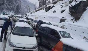 हिमाचल में बारिश-बर्फबारी, 2 हाईवे बंद, 150 सैलानी फंसे -अटल टनल के नॉर्थ पोर्टल तक बर्फबारी, पर्यटकों ने खूब मस्ती की हिमाचल में बारिश-बर्फबारी, 2 हाईवे बंद, 150 सैलानी फंसे -अटल टनल के नॉर्थ पोर्टल तक बर्फबारी, पर्यटकों ने खूब मस्ती की