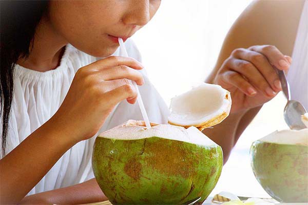 (पौष्टिकता से भरपूर ) नारियल एवं कच्चे नारियल का पानी की उपयोगिता (पौष्टिकता से भरपूर ) नारियल एवं कच्चे नारियल का पानी की उपयोगिता