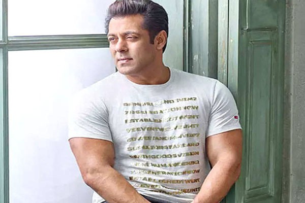 सलमान ने अपने हिट गाने पर तुर्की में दी मजेदार परफॉर्मेंस -फैंस से घिरे भाईजान ने फिर किया तौलिया वाला डांस सलमान ने अपने हिट गाने पर तुर्की में दी मजेदार परफॉर्मेंस -फैंस से घिरे भाईजान ने फिर किया तौलिया वाला डांस