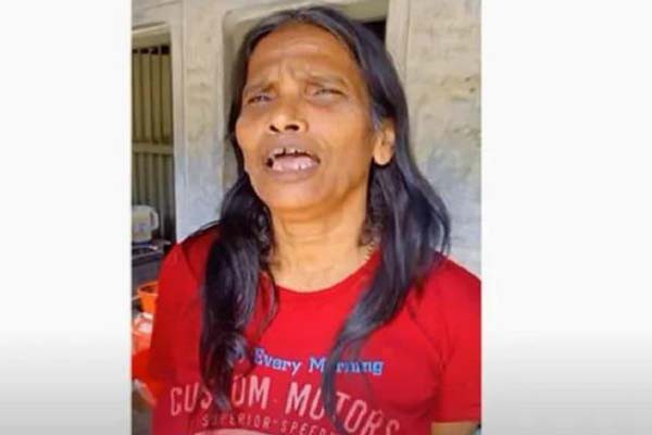 रानू मंडल का नया गाना फिर बटोर रहा सुर्खियां -तीन लाख 51 हजार से ज्यादा लोग देख चुके वीडियो को रानू मंडल का नया गाना फिर बटोर रहा सुर्खियां -तीन लाख 51 हजार से ज्यादा लोग देख चुके वीडियो को