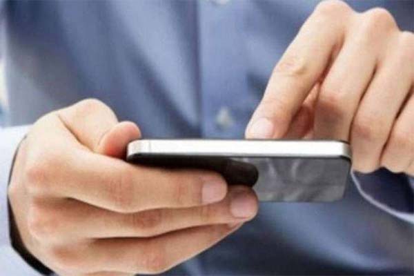 बच्चों, किशोरों में मोबाइल के कारण बढ़ रही थकान बच्चों, किशोरों में मोबाइल के कारण बढ़ रही थकान
