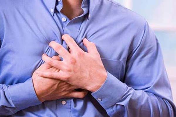 छाती में दर्द को न करें नजरअंदाज छाती में दर्द को न करें नजरअंदाज