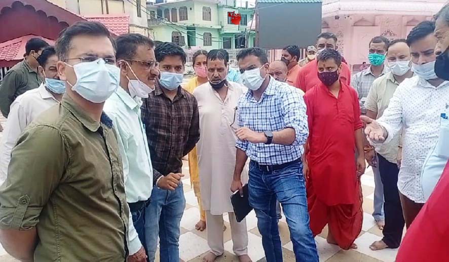 उपायुक्त ने ज्वालामुखी मंदिर के विकास कार्यों का किया निरीक्षण* अधिकारियों को लंबित कार्यों को समय पर पूरा करने के दिए निर्देश उपायुक्त ने ज्वालामुखी मंदिर के विकास कार्यों का किया निरीक्षण* अधिकारियों को लंबित कार्यों को समय पर पूरा करने के दिए निर्देश