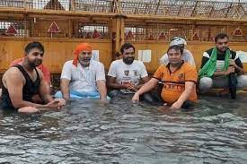 मूसलाधार बारिश ने नुकसान पहुंचाया, लेकिन टिके हुए हैं किसान मूसलाधार बारिश ने नुकसान पहुंचाया, लेकिन टिके हुए हैं किसान
