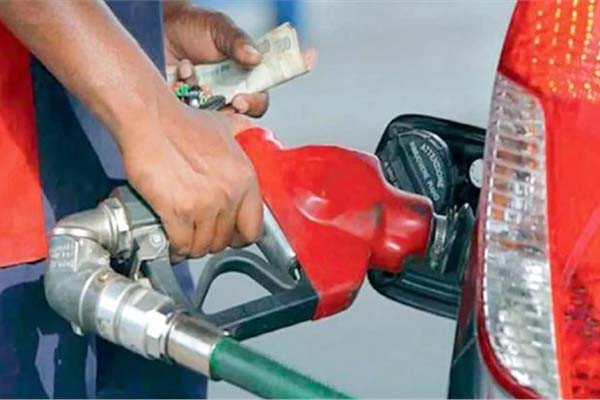 डीजल की कीमत 25 पैसे बढ़ी डीजल की कीमत 25 पैसे बढ़ी