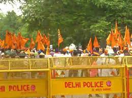 कृषि कानूनों का एक साल पूरा होने पर अकाली दल के किया विरोध प्रदर्शन, पुलिस ने रोका कृषि कानूनों का एक साल पूरा होने पर अकाली दल के किया विरोध प्रदर्शन, पुलिस ने रोका