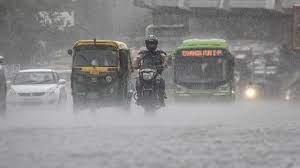 दिल्ली में देरी से पहुंचे मानसून ने तोड़ा 11 सालों का रिकॉर्ड दिल्ली में देरी से पहुंचे मानसून ने तोड़ा 11 सालों का रिकॉर्ड