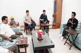 अभिनेता सोनू सूद 'आप'  में होंगे शामिल  -दिल्ली में गुजराती कारोबारी के साथ पार्टी नेताओं संग हुई बैठक 