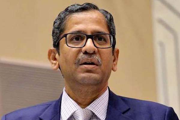 जजों को बदनाम कर रही सरकारें यह दुर्भाग्यपूर्ण है सीजेआई की टिप्पणी जजों को बदनाम कर रही सरकारें यह दुर्भाग्यपूर्ण है सीजेआई की टिप्पणी