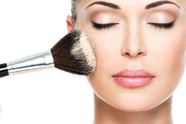 गर्मियों में ऐसे करें मेकअप गर्मियों में ऐसे करें मेकअप