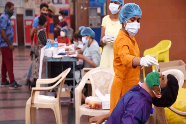 बीते 24 घंटे में देश में सामने आए 3688 नए केस, 50 मौतें, कोविड हॉटस्पॉट बनी दिल्ली बीते 24 घंटे में देश में सामने आए 3688 नए केस, 50 मौतें, कोविड हॉटस्पॉट बनी दिल्ली