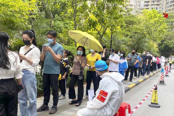 चीन- शंघाई में कोरोना के ठीक हुए हजारों मरीजों को मिला डिस्चार्ज, पर बढ़ रहे मामले