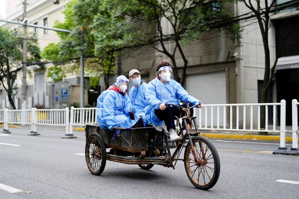 लोगों में बढ़ते आक्रोश के बीच शंघाई में कोरोना ने तेजी पकड़ी, सामने आए 20,700 से अधिक मरीज 