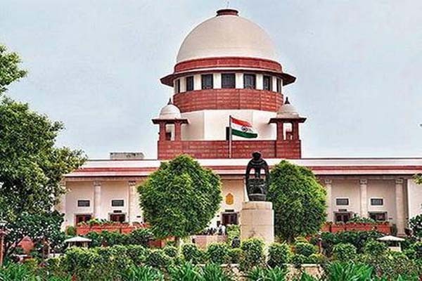 किसी को जबरन नहीं लगा सकते कोरोना टीका निकलने पर पाबंदियां भी ठीक नहीं: सुप्रीम कोर्ट किसी को जबरन नहीं लगा सकते कोरोना टीका निकलने पर पाबंदियां भी ठीक नहीं: सुप्रीम कोर्ट