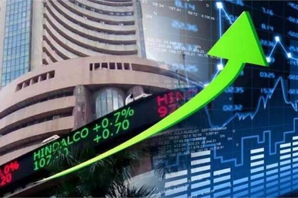 मजबूती के साथ खुले शेयर बाजार - सेंसेक्स 423 अंक चढ़ा, निफ्टी 17,250 के पार मजबूती के साथ खुले शेयर बाजार - सेंसेक्स 423 अंक चढ़ा, निफ्टी 17,250 के पार