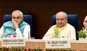 कृषि आय बढ़ाने के लिए किसान करें प्रौद्योगिकी का उपयोग: तोमर -किसान भागीदारी, प्राथमिकता हमारी अभियान शुरु करते हुए यह बात कही -तोमर ने देश के कई राज्यों में कृषि विज्ञान केंद्रों में किसानों से की बात कृषि आय बढ़ाने के लिए किसान करें प्रौद्योगिकी का उपयोग: तोमर -किसान भागीदारी, प्राथमिकता हमारी अभियान शुरु करते हुए यह बात कही -तोमर ने देश के कई राज्यों में कृषि विज्ञान केंद्रों में किसानों से की बात