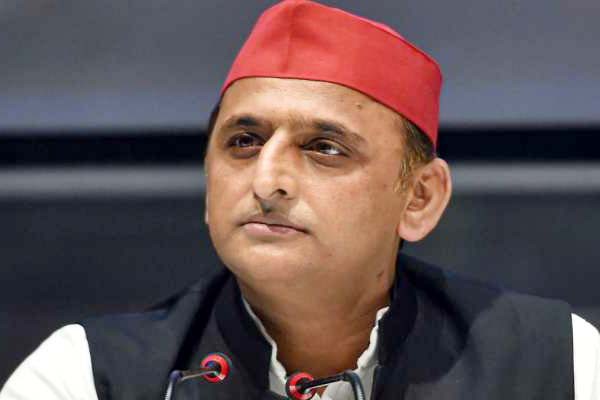 पहली बार अखिलेश यादव ने टिकटों के बंटवारे में परिवार को नहीं दी अहमियत पहली बार अखिलेश यादव ने टिकटों के बंटवारे में परिवार को नहीं दी अहमियत