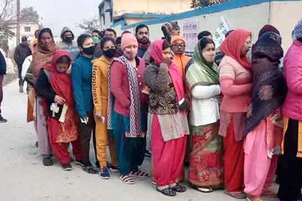 दूसरे चरण में भी कम वोटिंग ने राजनीतिक दलों की उड़ाई नींद दूसरे चरण में भी कम वोटिंग ने राजनीतिक दलों की उड़ाई नींद