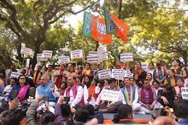 केजरीवाल की देश विरोधी मानसिकता के खिलाफ भाजपा का लगातार तीन दिनों से विरोध प्रदर्शन जारी केजरीवाल की देश विरोधी मानसिकता के खिलाफ भाजपा का लगातार तीन दिनों से विरोध प्रदर्शन जारी