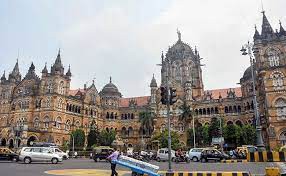  मुंबई में कोरोना के मामलों में कमी के बाद बीएमसी ने   कोविड प्रतिबंध हटाए