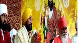 सीएम चन्नी ने वाराणसी के रविदास मंदिर में टेका माथा -लोगों से की मुलाकात, रैदासियों ने भी चन्नी का स्वागत किया सीएम चन्नी ने वाराणसी के रविदास मंदिर में टेका माथा -लोगों से की मुलाकात, रैदासियों ने भी चन्नी का स्वागत किया