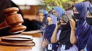 हिजाब विवाद : कर्नाटक हाईकोर्ट के अंतरिम आदेश को दी चुनौती देने सुप्रीम कोर्ट पहुंचे छात्र हिजाब विवाद : कर्नाटक हाईकोर्ट के अंतरिम आदेश को दी चुनौती देने सुप्रीम कोर्ट पहुंचे छात्र