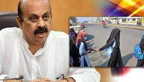 कर्नाटक सरकार ने अदालत में दोहराया - 'हिजाब एक आवश्यक धार्मिक परंपरा नहीं' कर्नाटक सरकार ने अदालत में दोहराया - 'हिजाब एक आवश्यक धार्मिक परंपरा नहीं'