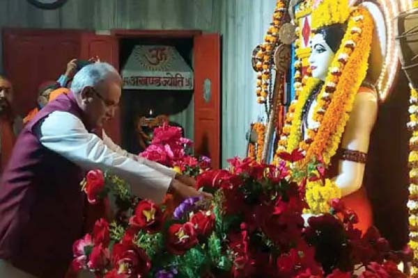 योगी के मठ गुरु गोरक्षनाथ पहुंचे छत्तीसगढ़ के सीएम भूपेश बघेल, की पूजा-अर्चना योगी के मठ गुरु गोरक्षनाथ पहुंचे छत्तीसगढ़ के सीएम भूपेश बघेल, की पूजा-अर्चना