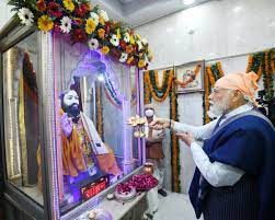 प्रधानमंत्री ने करोल बाग के रविदास विश्राम धाम मंदिर में टेका माथा प्रधानमंत्री ने करोल बाग के रविदास विश्राम धाम मंदिर में टेका माथा