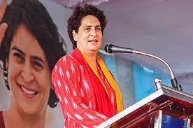 "ये पढ़ लो, ये पढ़ लो" कहकर प्रियंका भाजपा समर्थकों को थमाया युवा घोषणापत्र "ये पढ़ लो, ये पढ़ लो" कहकर प्रियंका भाजपा समर्थकों को थमाया युवा घोषणापत्र