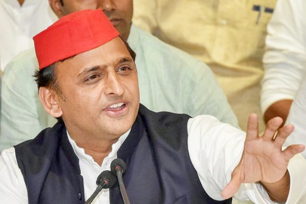 भाजपा के फॉर्मूले पर अखिलेश ने लागू की नई सोशल इंजीनियरिंग, गैर-यादवों पर जताया भरोसा भाजपा के फॉर्मूले पर अखिलेश ने लागू की नई सोशल इंजीनियरिंग, गैर-यादवों पर जताया भरोसा