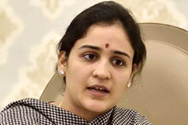 अपर्णा बनेंगी अखिलेश को घेरने का अचूक हथियार अपर्णा बनेंगी अखिलेश को घेरने का अचूक हथियार