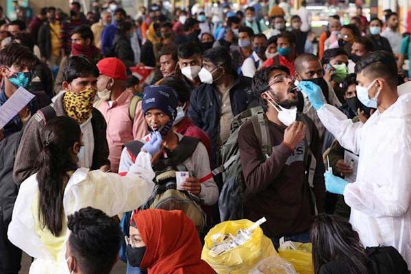 कोरोना के नए केसों में लगातार तीसरे दिन राहत पर आंकड़ा अब भी 3 लाख के पार कोरोना के नए केसों में लगातार तीसरे दिन राहत पर आंकड़ा अब भी 3 लाख के पार